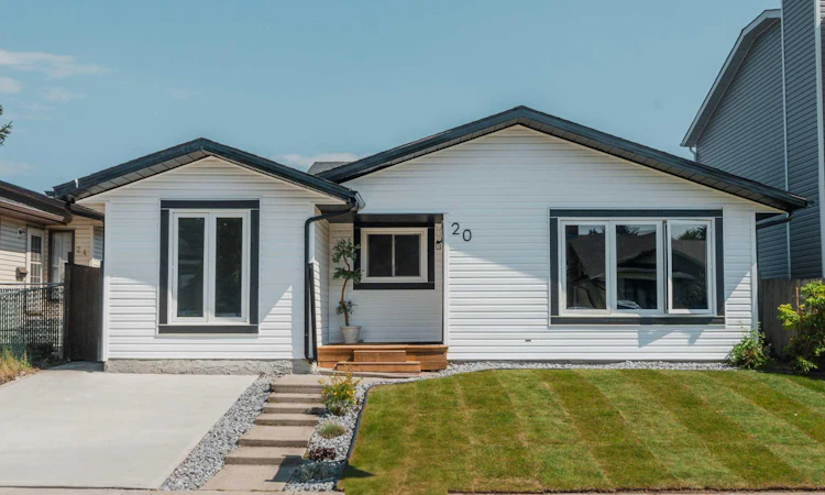 20 Castlegrove Way NE