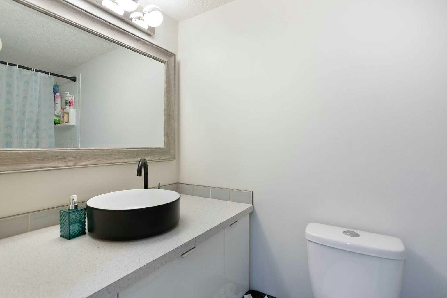 3222/3224 14 Street NW, Calgary, AB, T2K 1H8 - 16