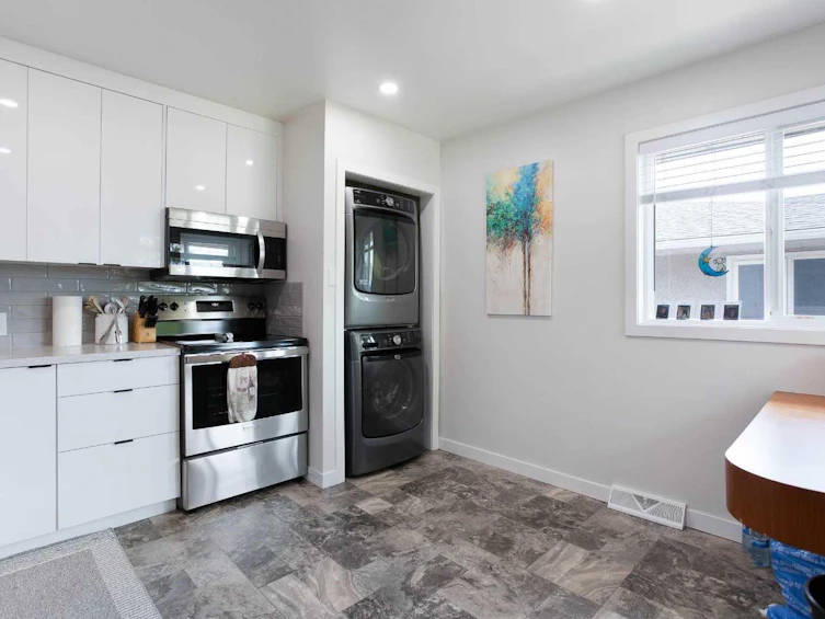 3222/3224 14 Street NW, Calgary, AB, T2K 1H8 - 5