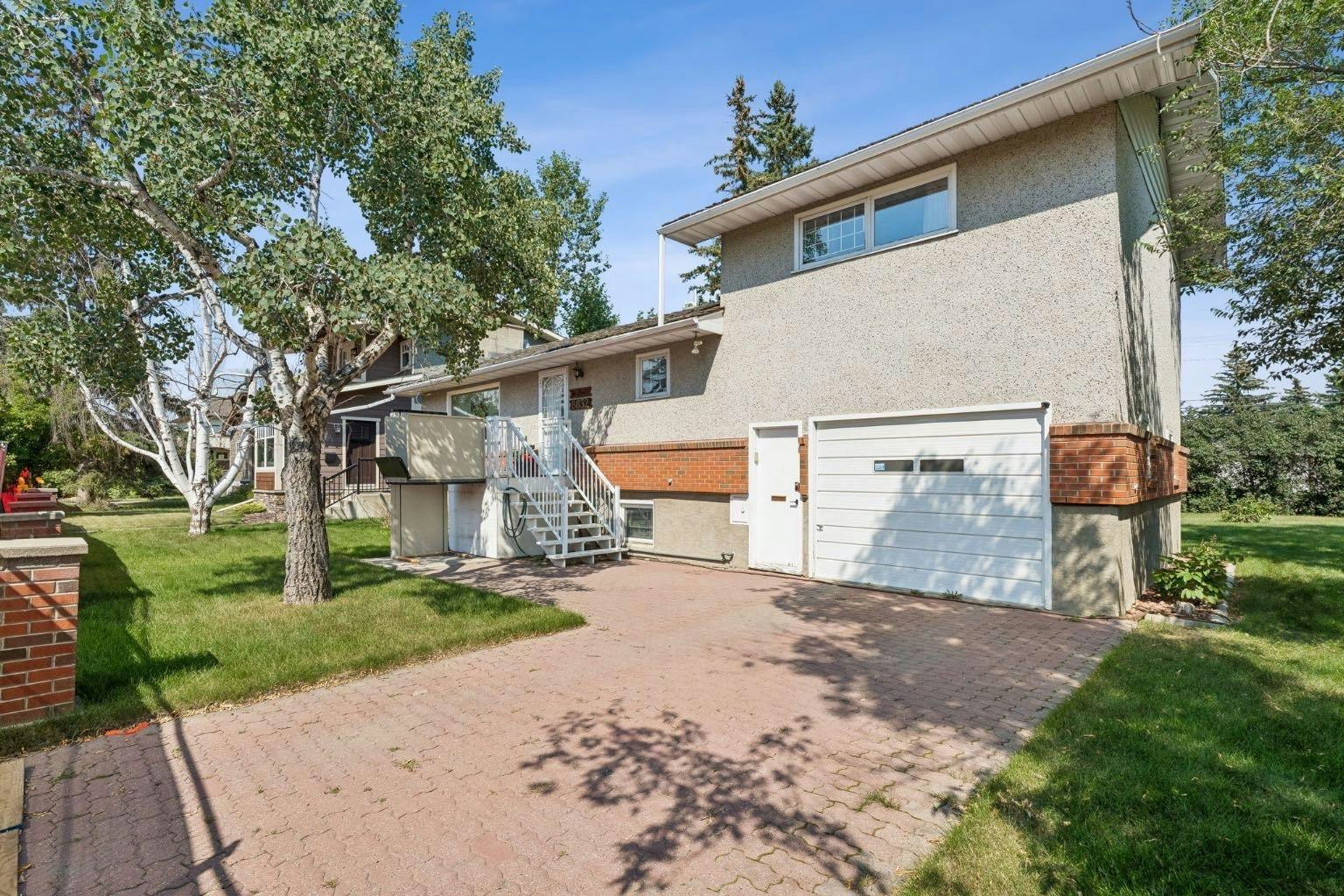 8832 34 Avenue NW, Calgary, AB, T3B 1R8