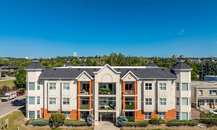 303-2134 Kensington Road NW