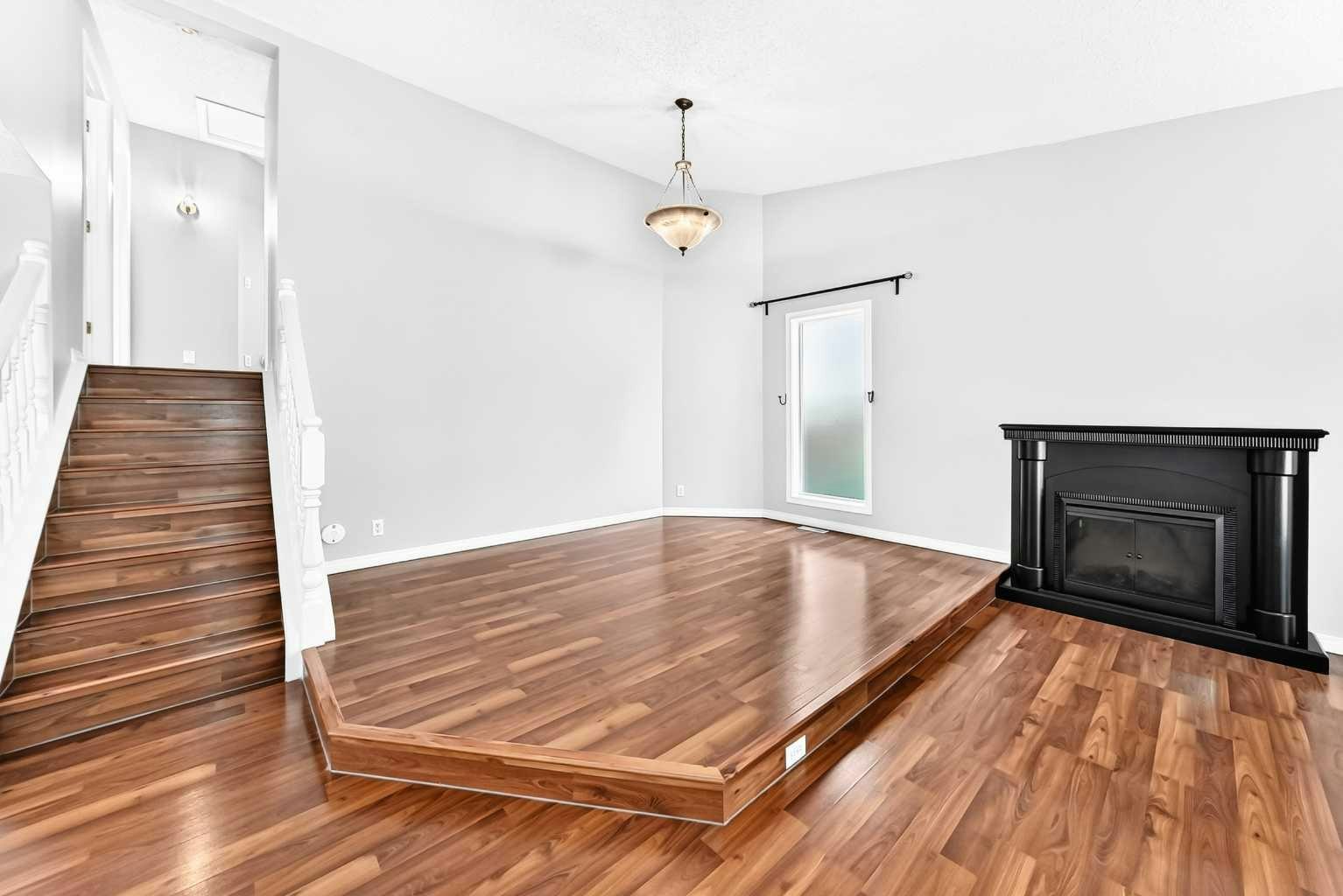 8 Hawkfield Crescent NW, Calgary, AB, T3G 1Z5