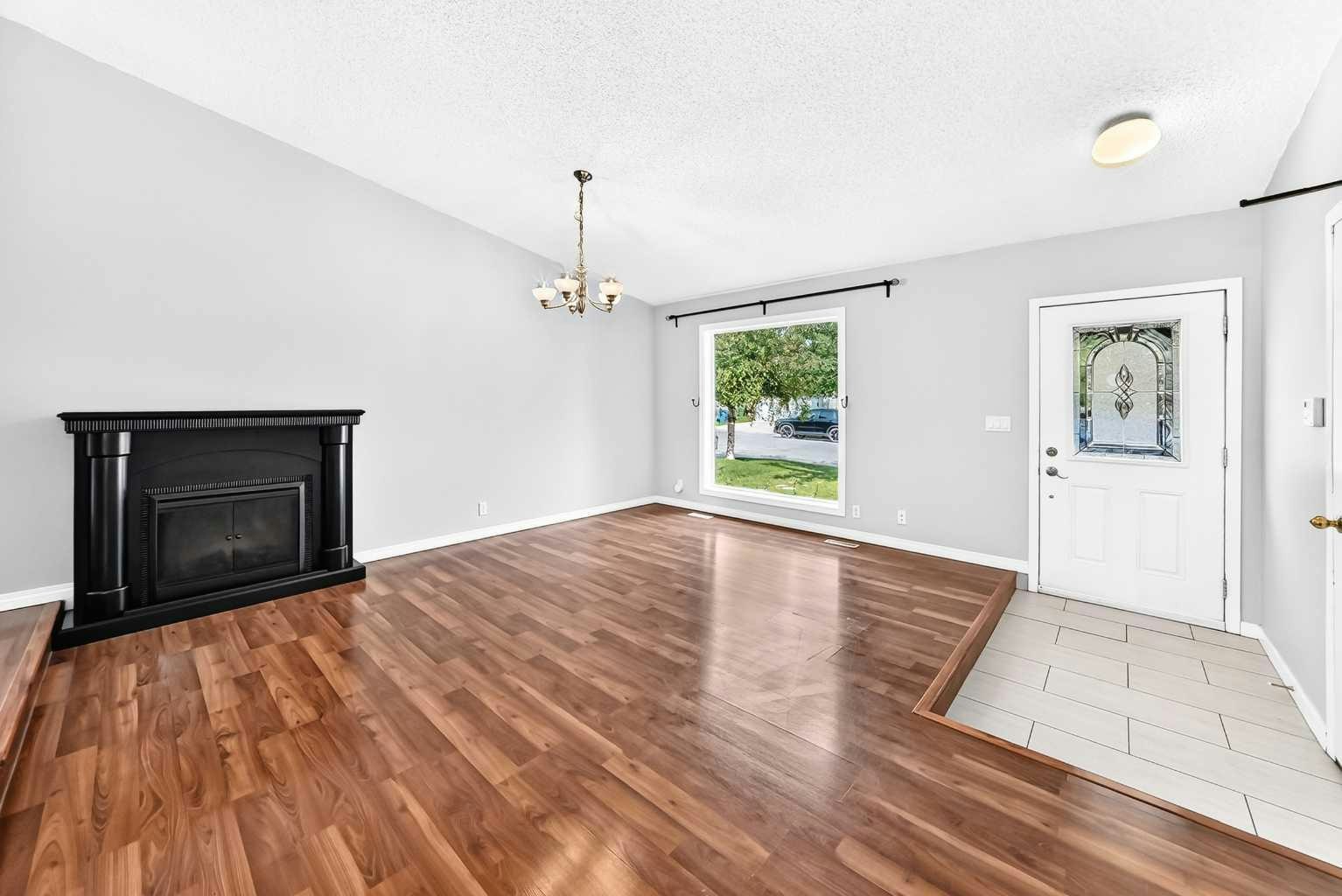 8 Hawkfield Crescent NW, Calgary, AB, T3G 1Z5
