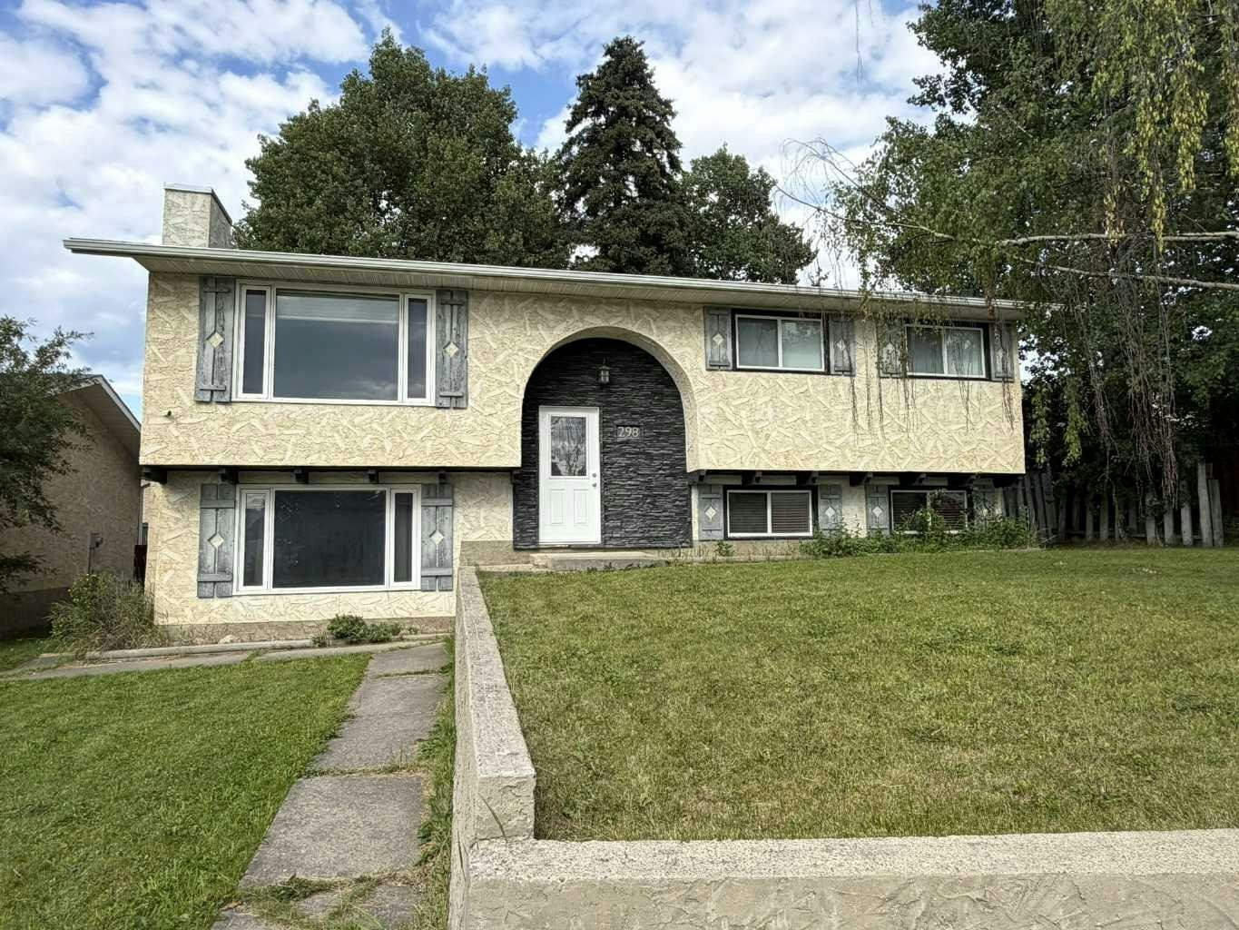 298 Mountain Street, Hinton Hill, AB, T7V 1M4