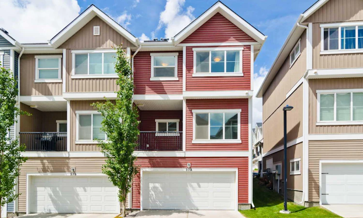 373 Nolancrest Heights NW
