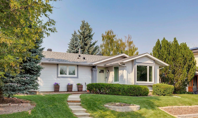92 Woodford Drive SW