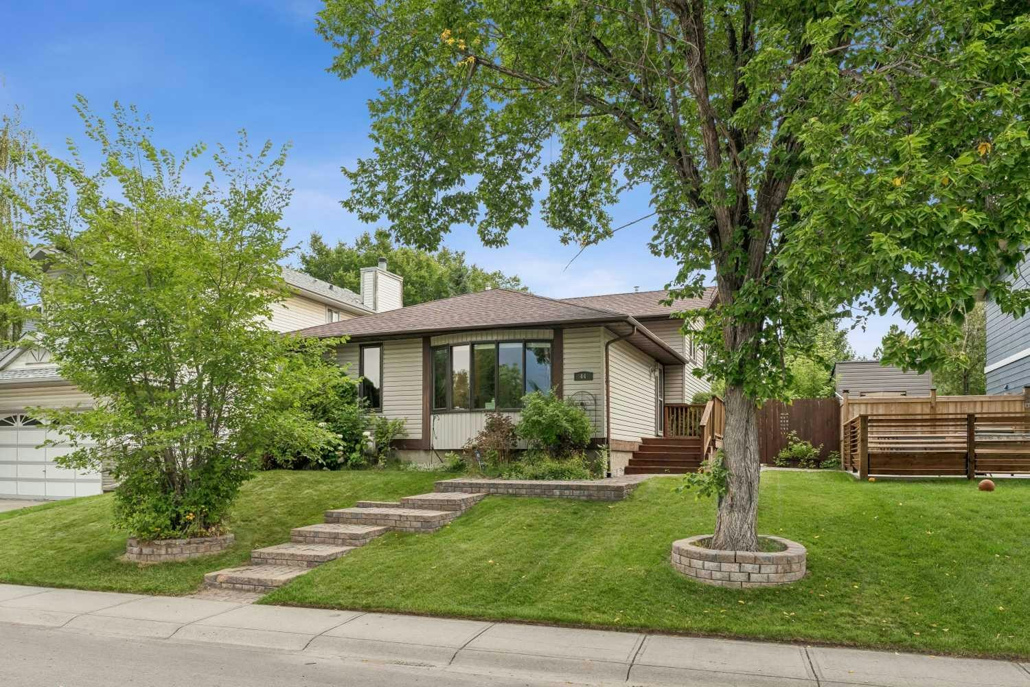 44 Mckinley Rise SE, Calgary, AB, T2Z 1W1