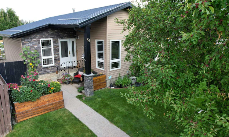 52 Chinook Way W