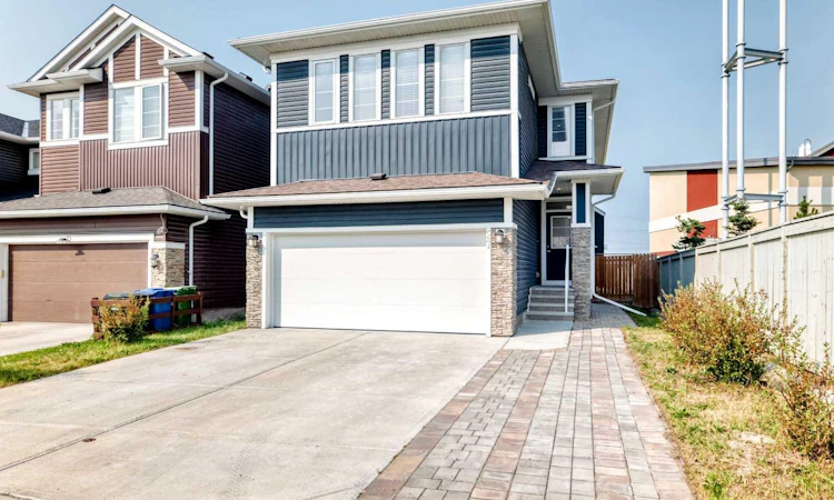 27 Redstone Heights NE