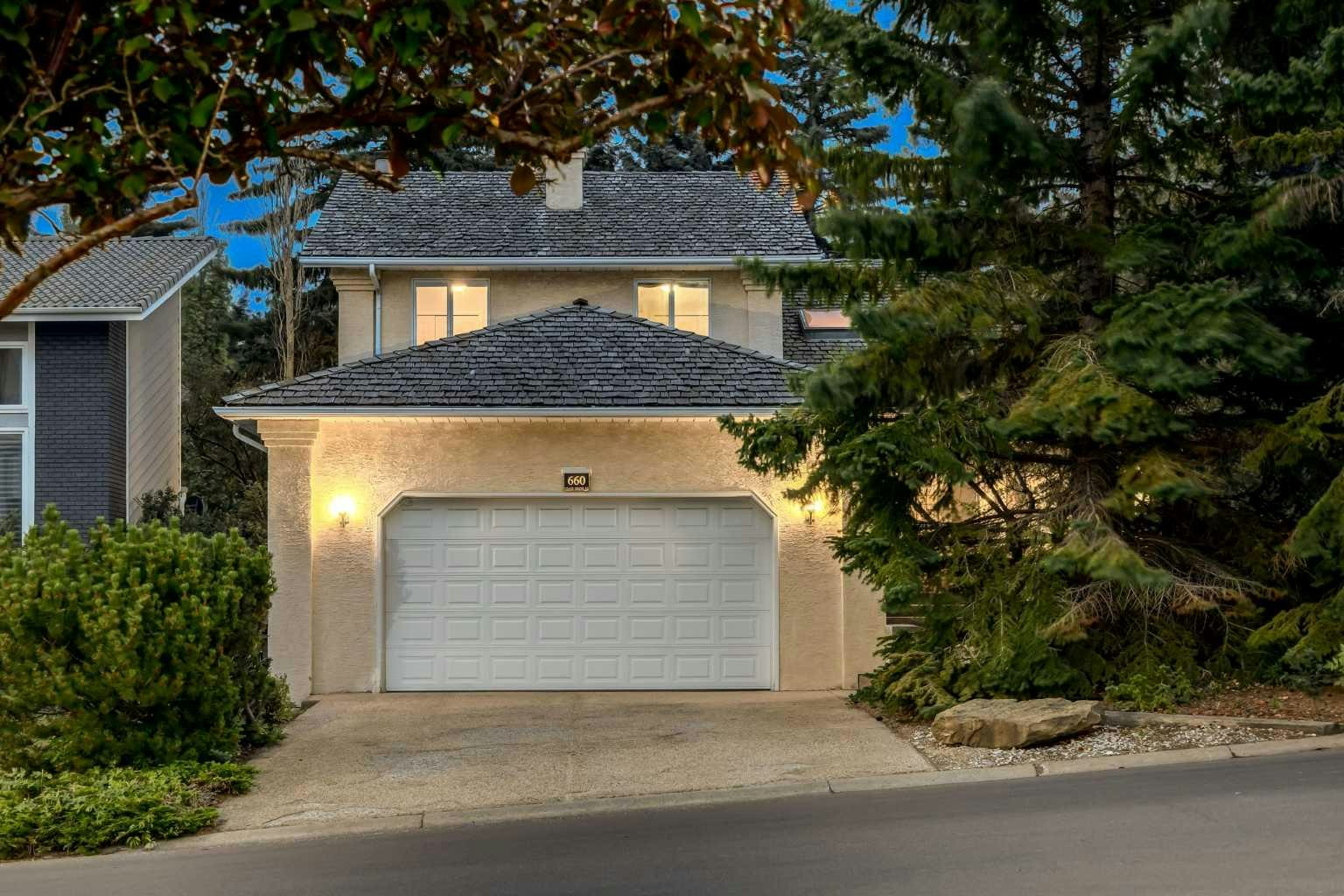 660 Coach Grove Road SW, Calgary, AB, T3H 1C6