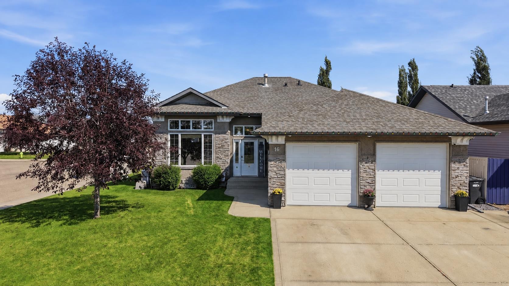 16 Filbert Close, Sylvan Lake, AB, T4S 2L2