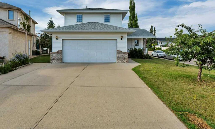 83 Lawrence Crescent
