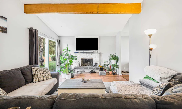 5112 Maryvale Drive NE