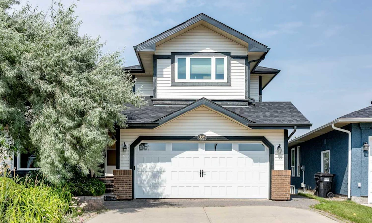 337 Sandringham Court NW