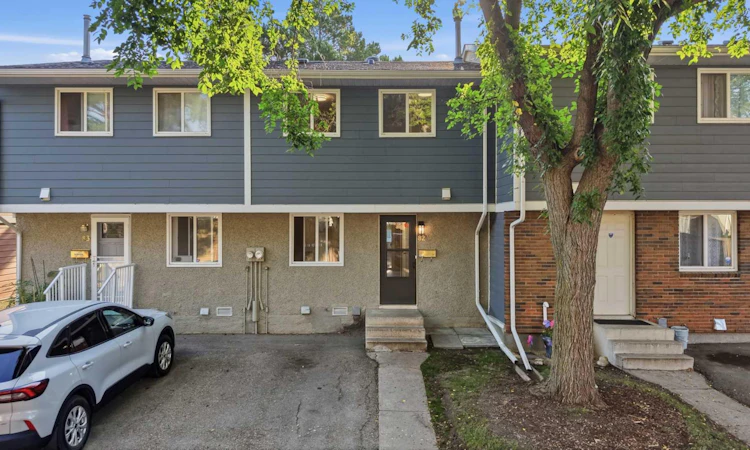 82-5935 63 Street