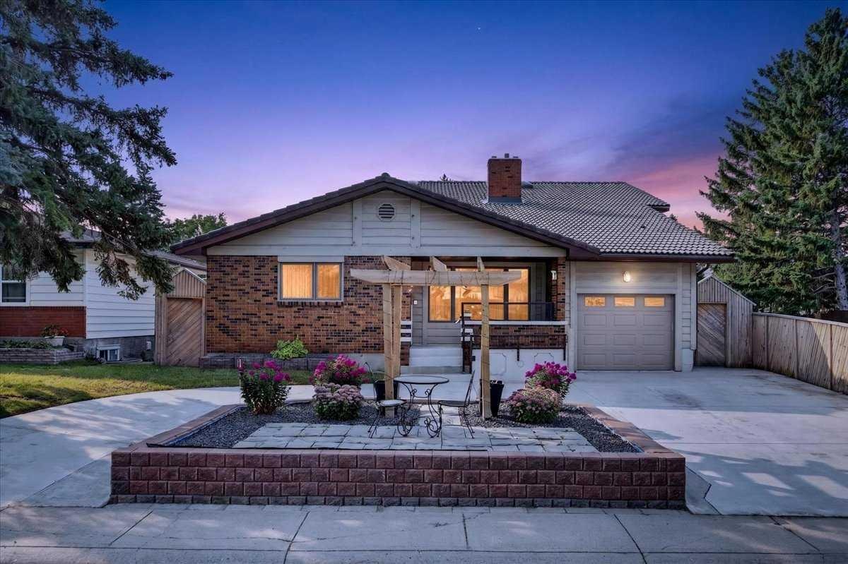 126 Marbrooke Circle NE, Calgary, AB, T2A 2W6