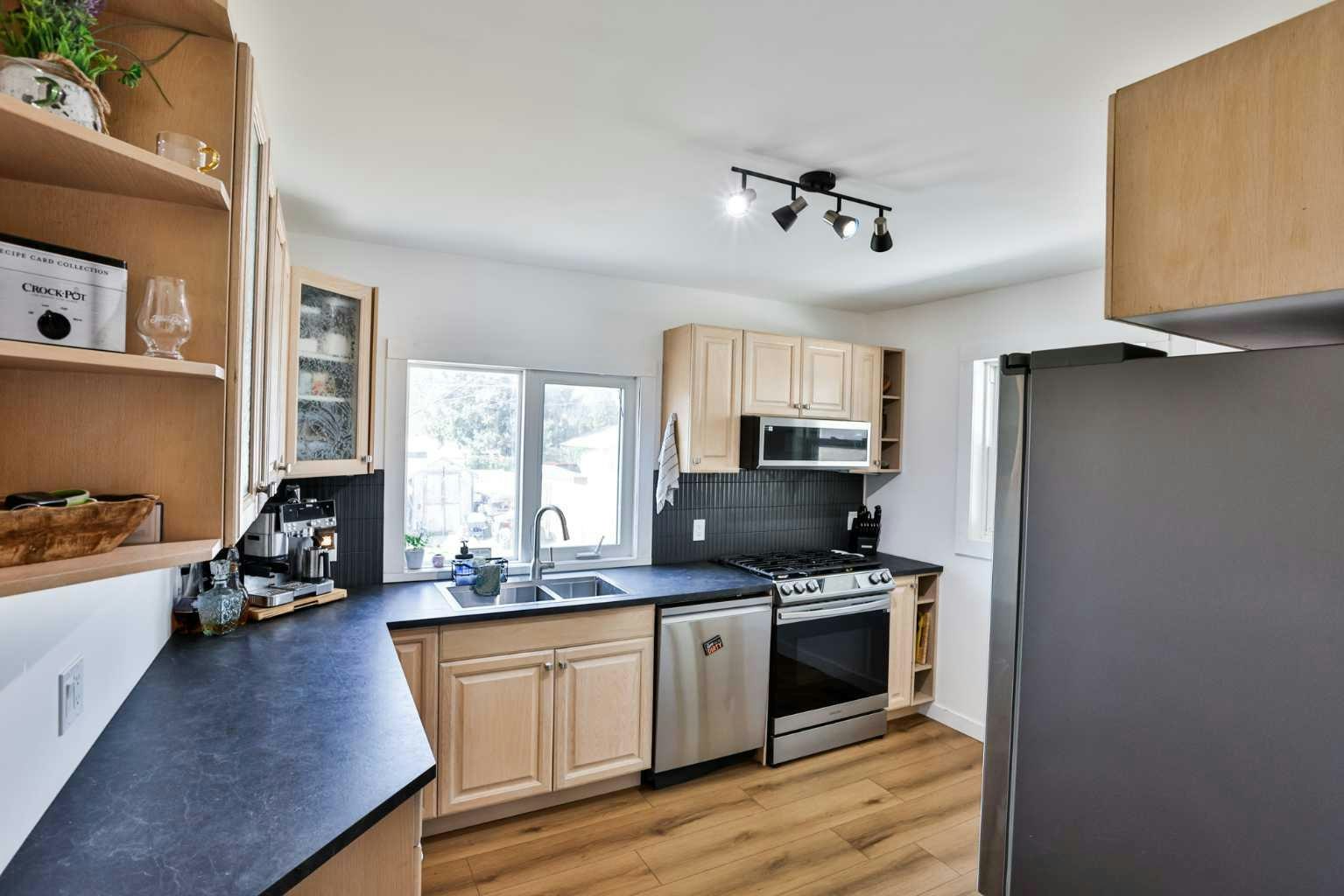 1009 6 Avenue N, Lethbridge, AB, T1H 0S3
