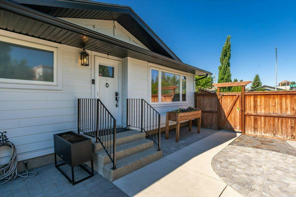 9504 3 Street SE, Calgary, AB, T2J 0W8