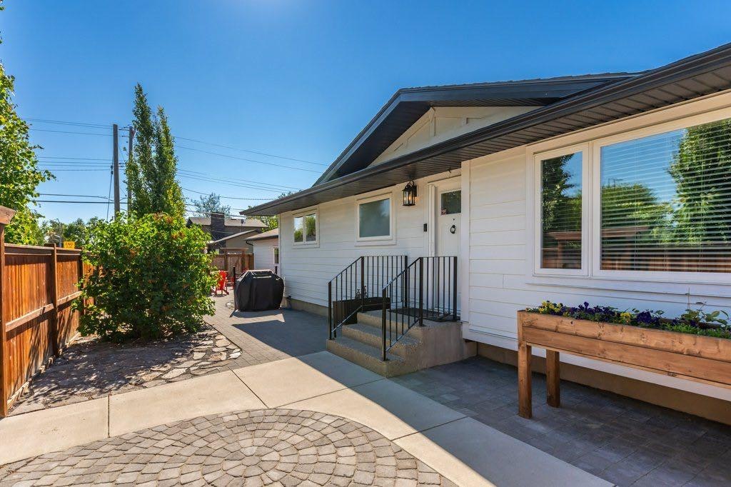 9504 3 Street SE, Calgary, AB, T2J 0W8