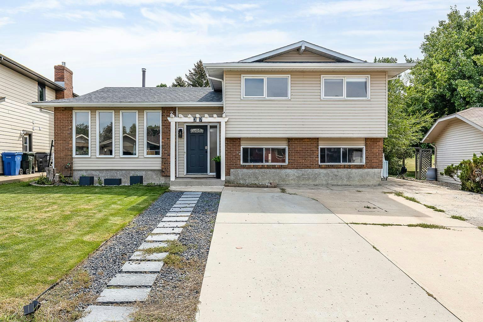37 Sunflower Court SE, Medicine Hat, AB, T1B 2H6