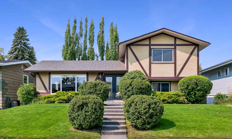 10631 Mapleglen Crescent SE