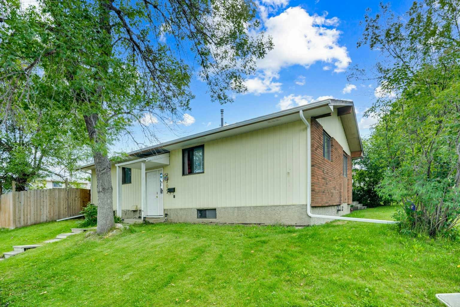 707 Whitehill Way NE, Calgary, AB, T1Y 3E6