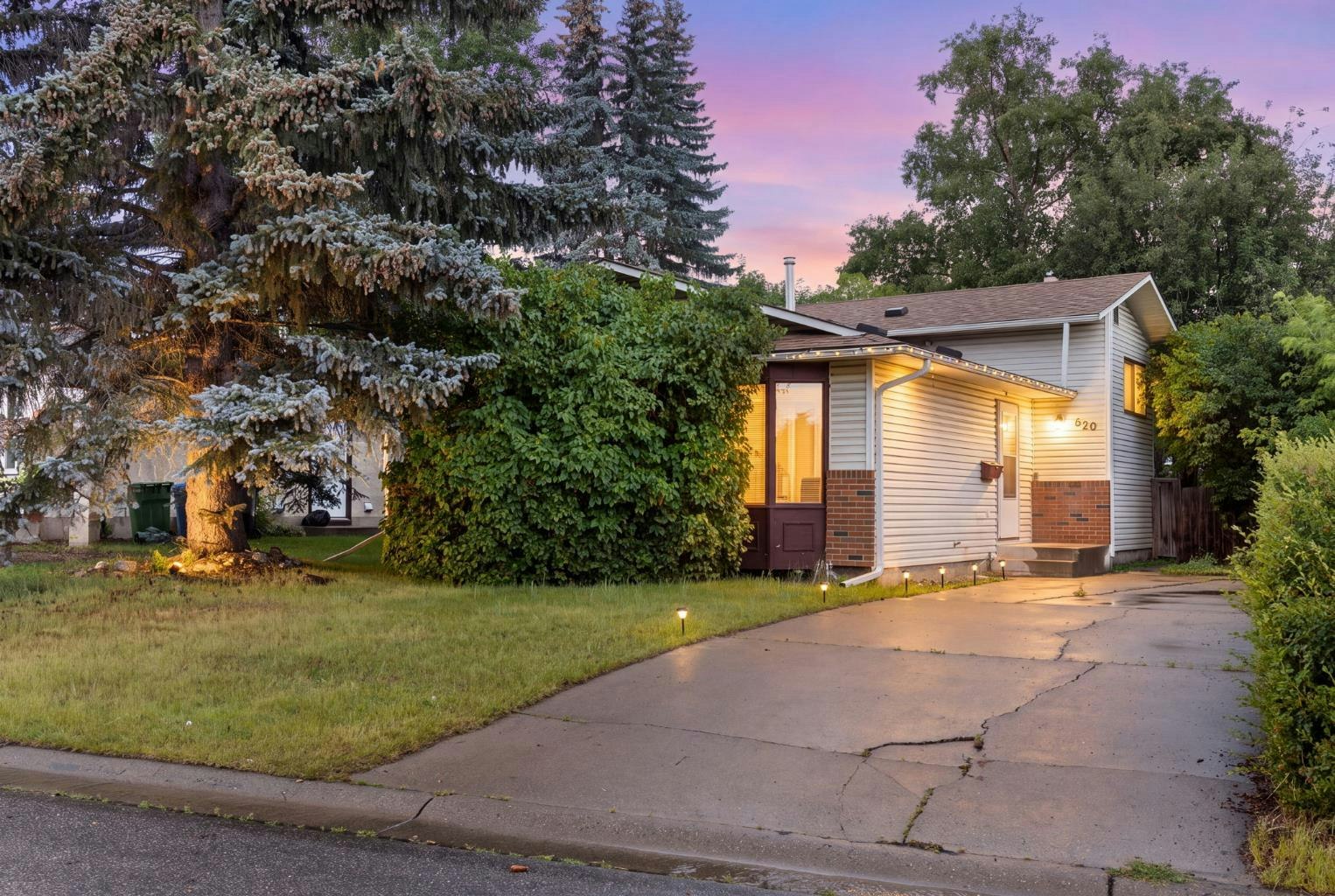 620 Aboyne Crescent NE, Calgary, AB, T2A 5Y8