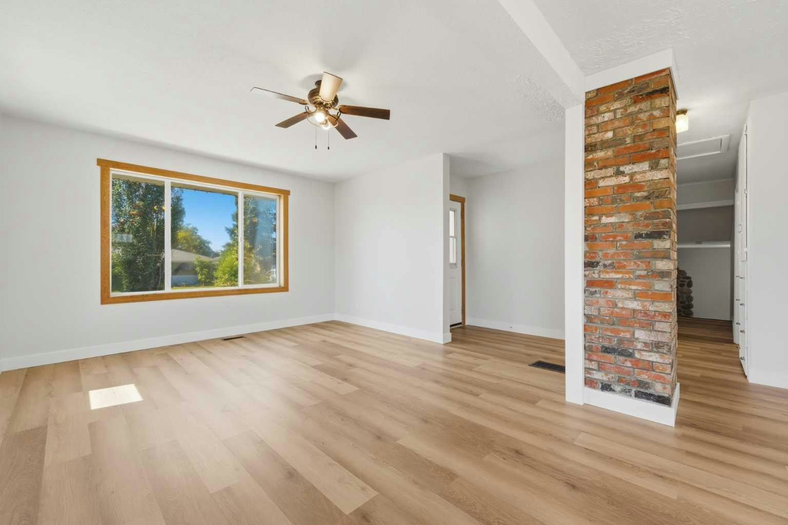209 Center S - 5