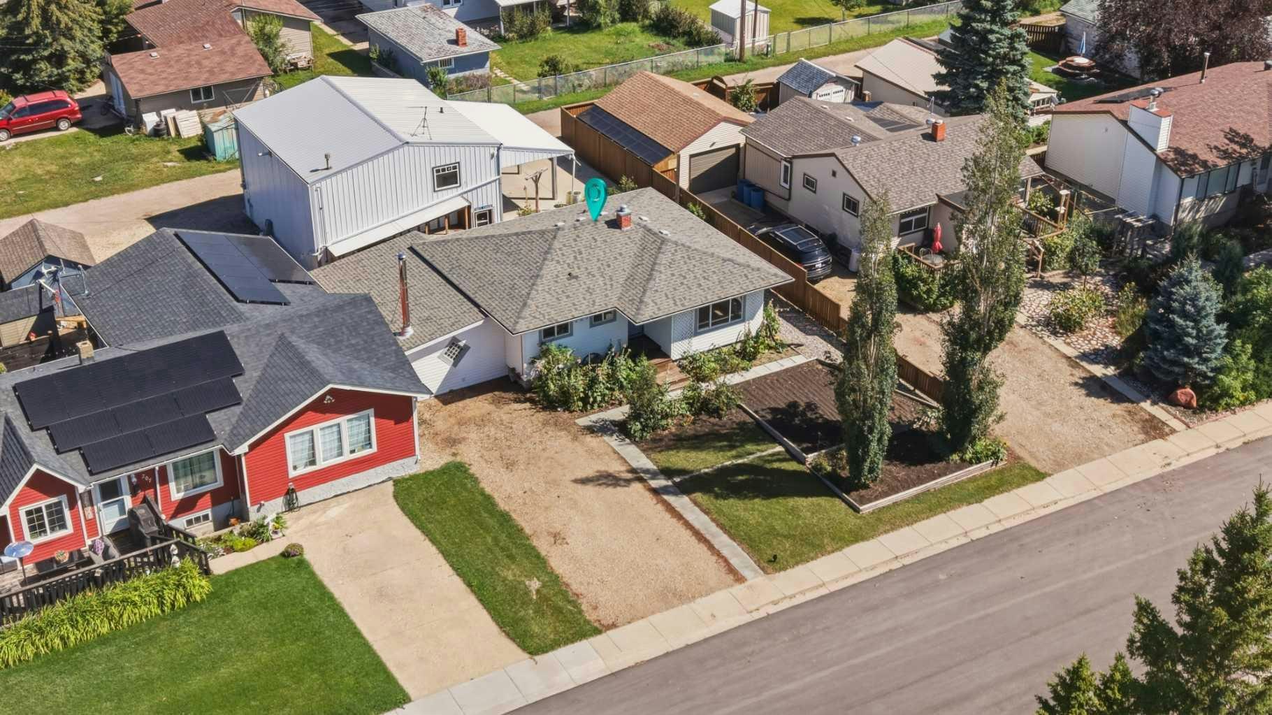 209 Center S, Rural Kneehill County, AB, T0M 1J0