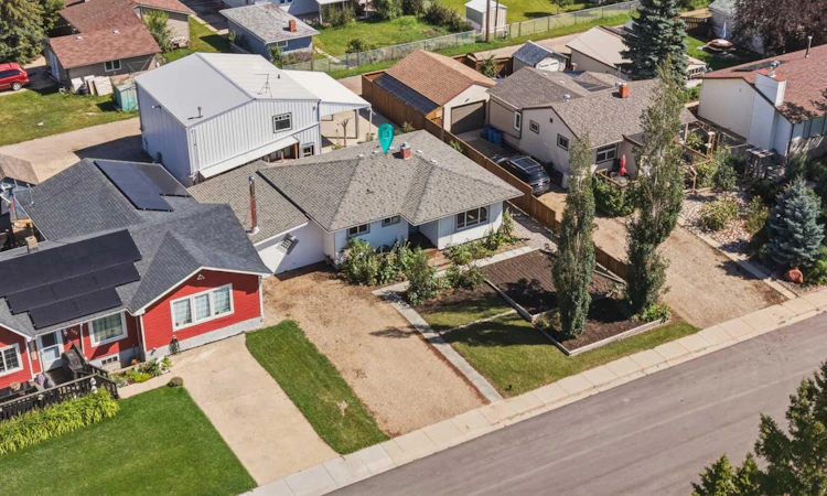 209 Center S