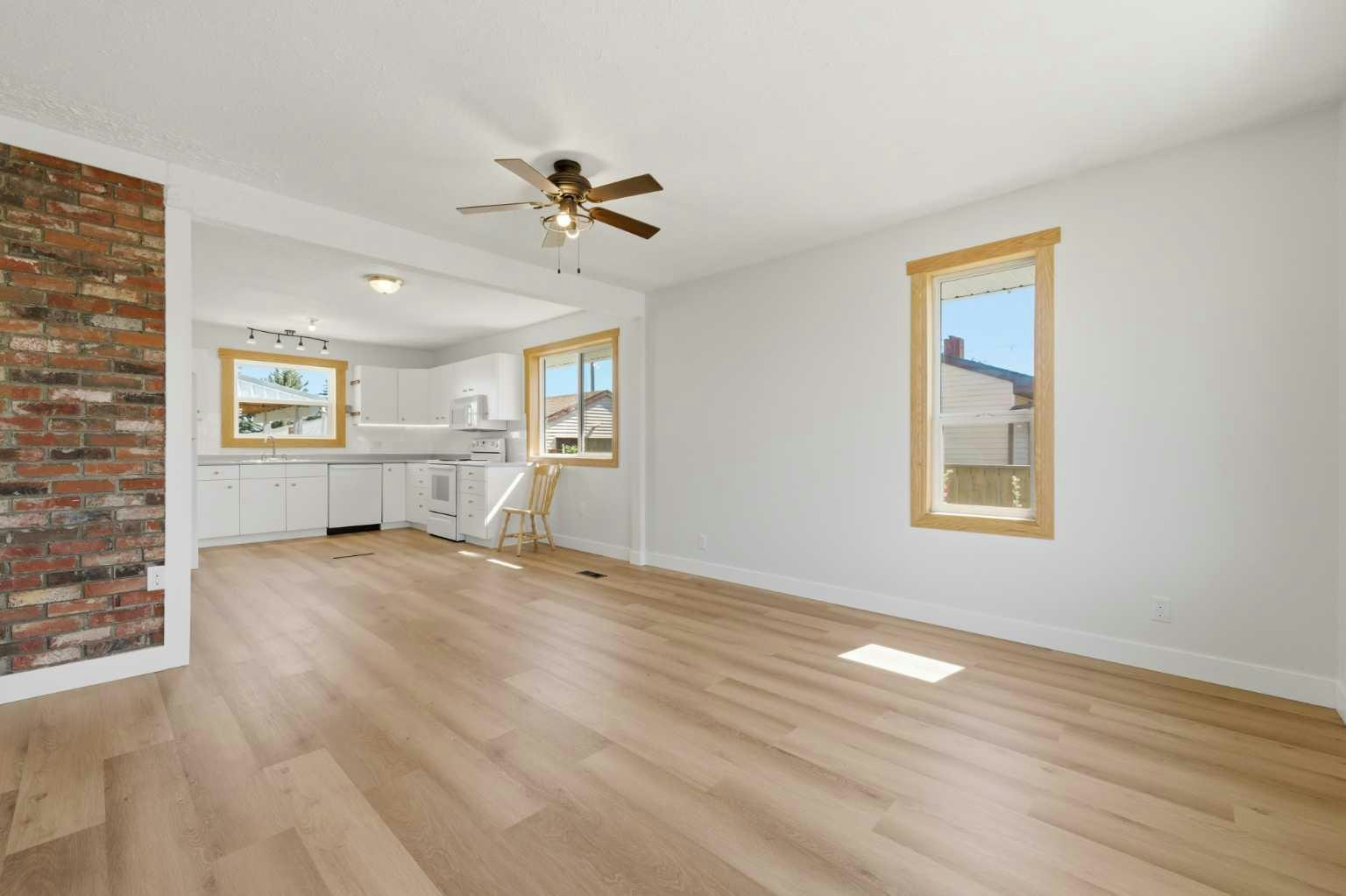 209 Center S - 3
