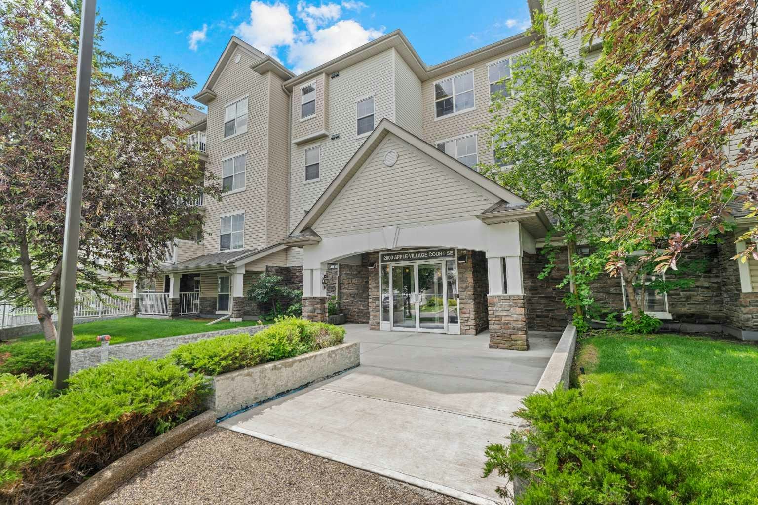 208-2000 Applevillage Court SE, Calgary, AB, T2A 7Z7