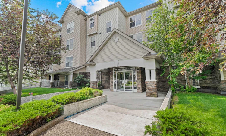 208-2000 Applevillage Court SE