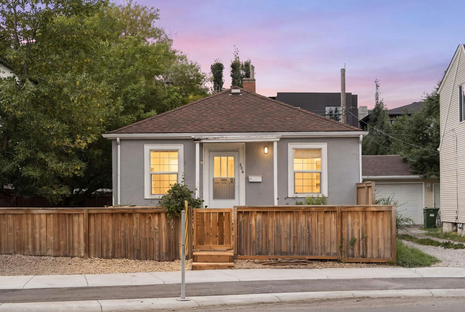 506 19 Street NW, Calgary, AB, T2M 0Y6