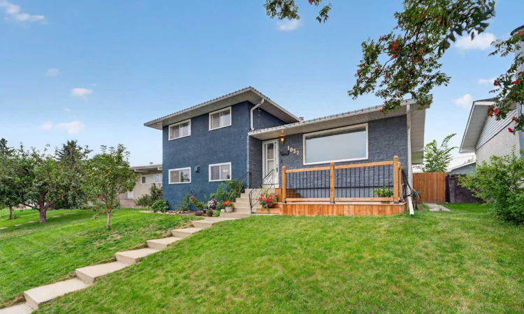 1032 Mayland Drive NE