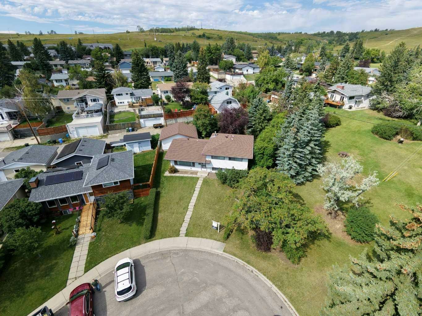 5031 Newcombe Place NW, Calgary, AB, T2K 2P6