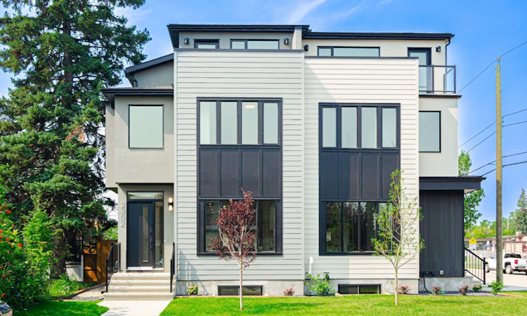 2302 Osborne Crescent SW