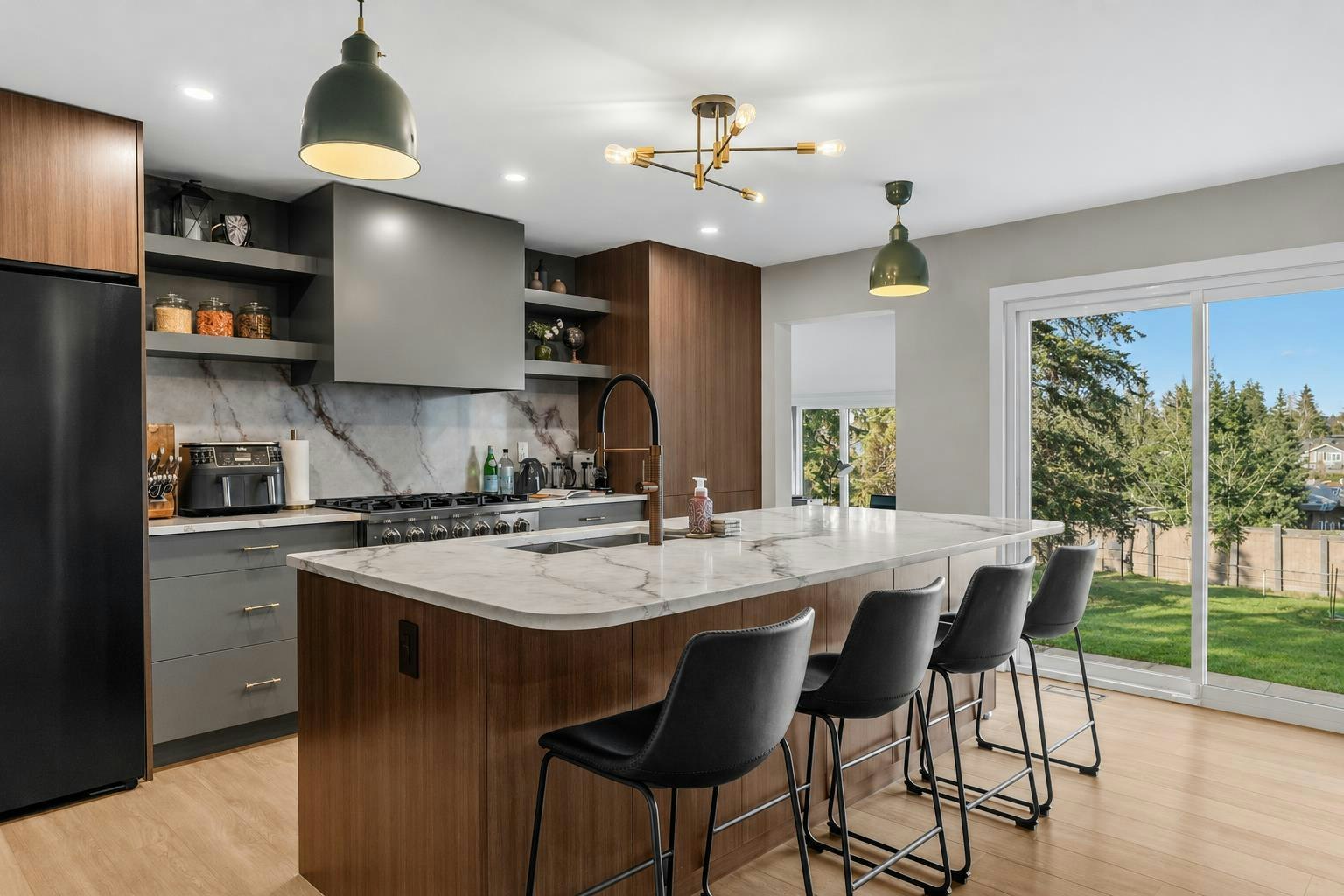 2316 State Road SW, Calgary, AB, T3C 3M6