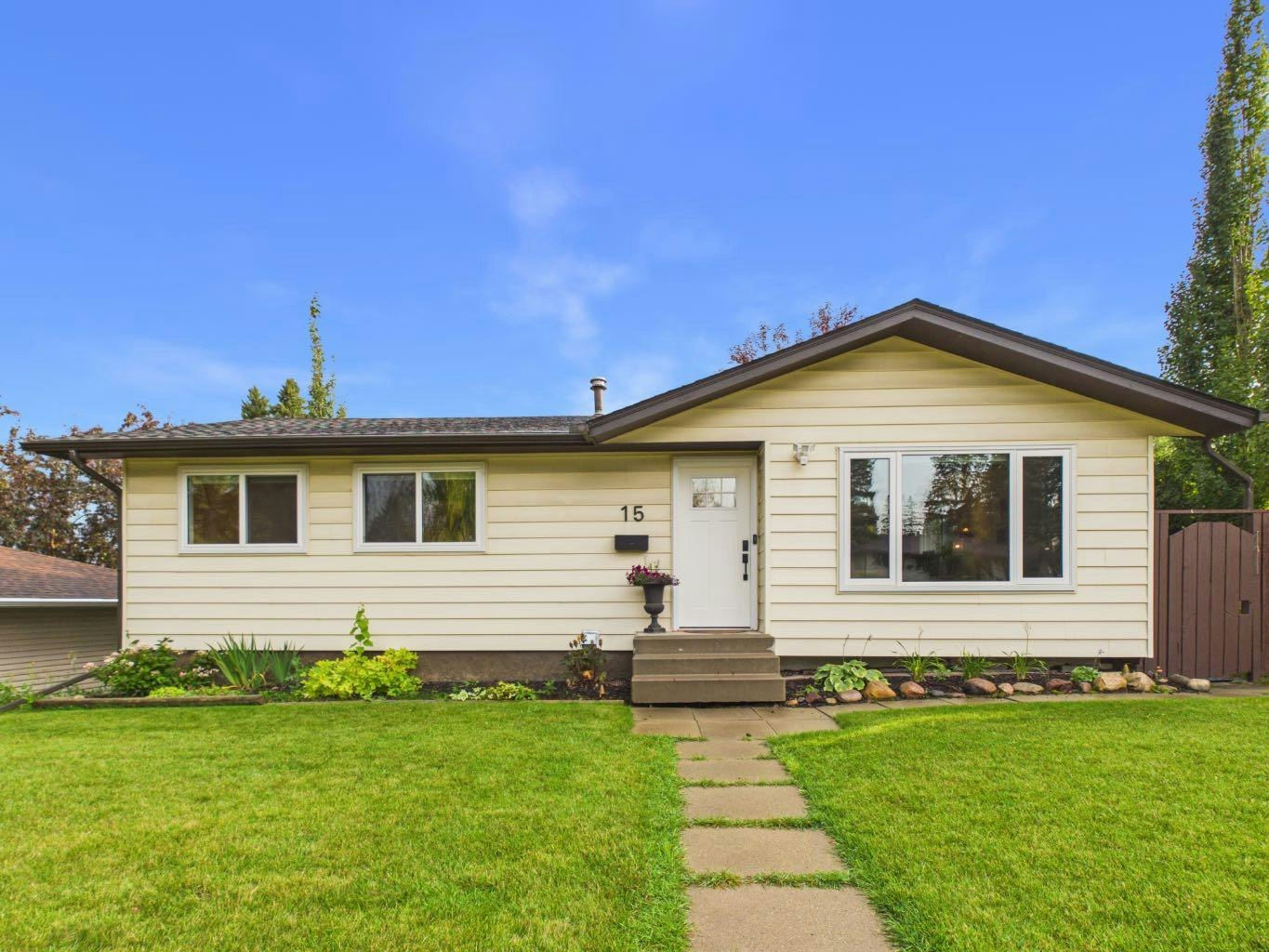15 Hazelwood Crescent SW, Calgary, AB, T2V 3C1