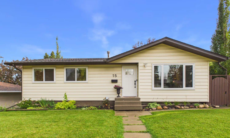 15 Hazelwood Crescent SW