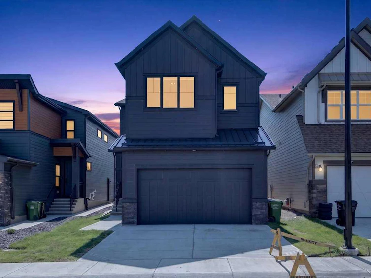 77 Rowmont Common NW, Calgary, AB, T3L 0L2
