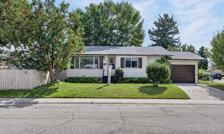 1060 Motherwell Road NE