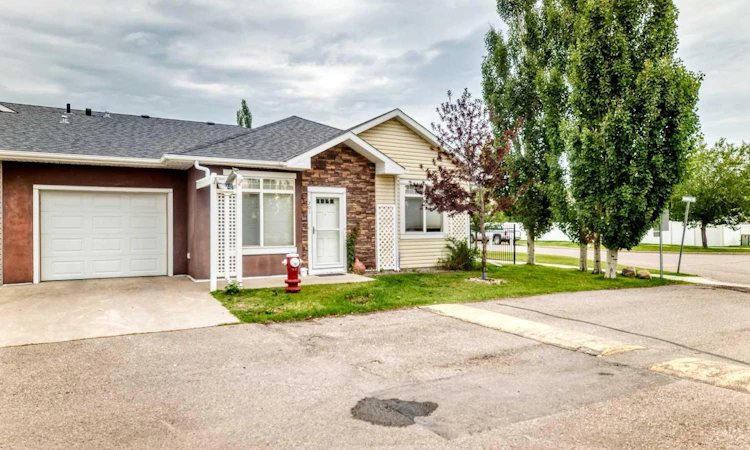 201 Sunvale Crescent NE