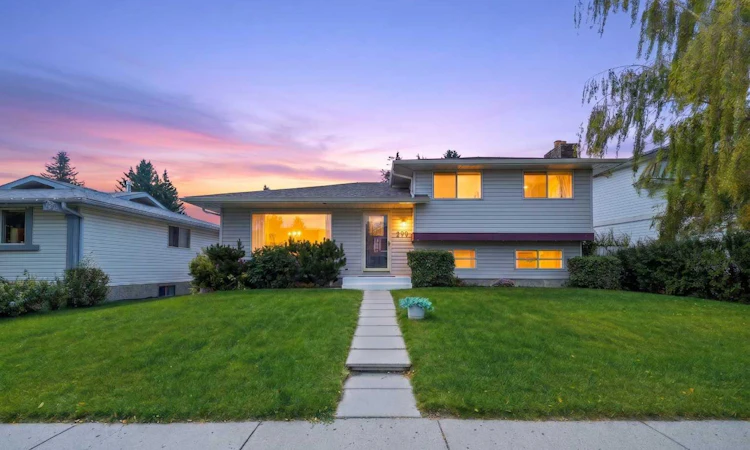 299 Woodside Circle SW