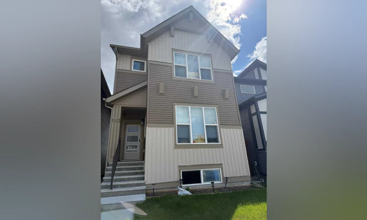 113 Corner Glen Way NE