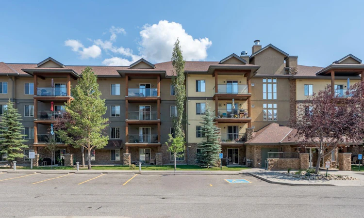 2113-92 Crystal Shores Road