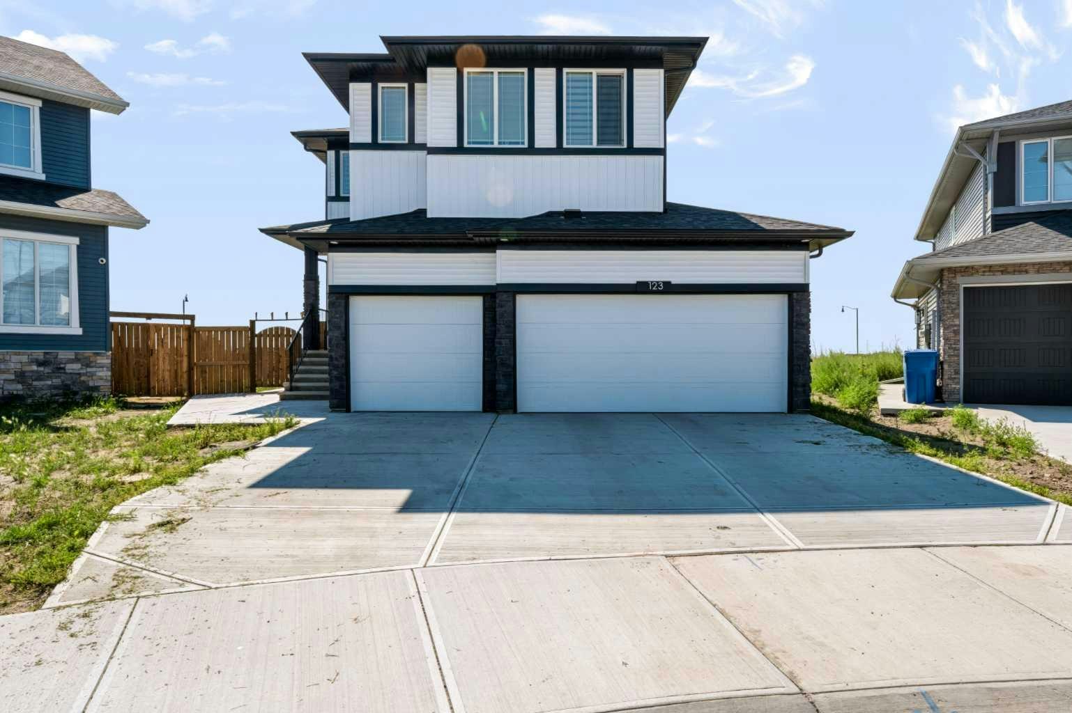 123 Dawson Dock Cove, Chestermere, AB, T1X 2W9