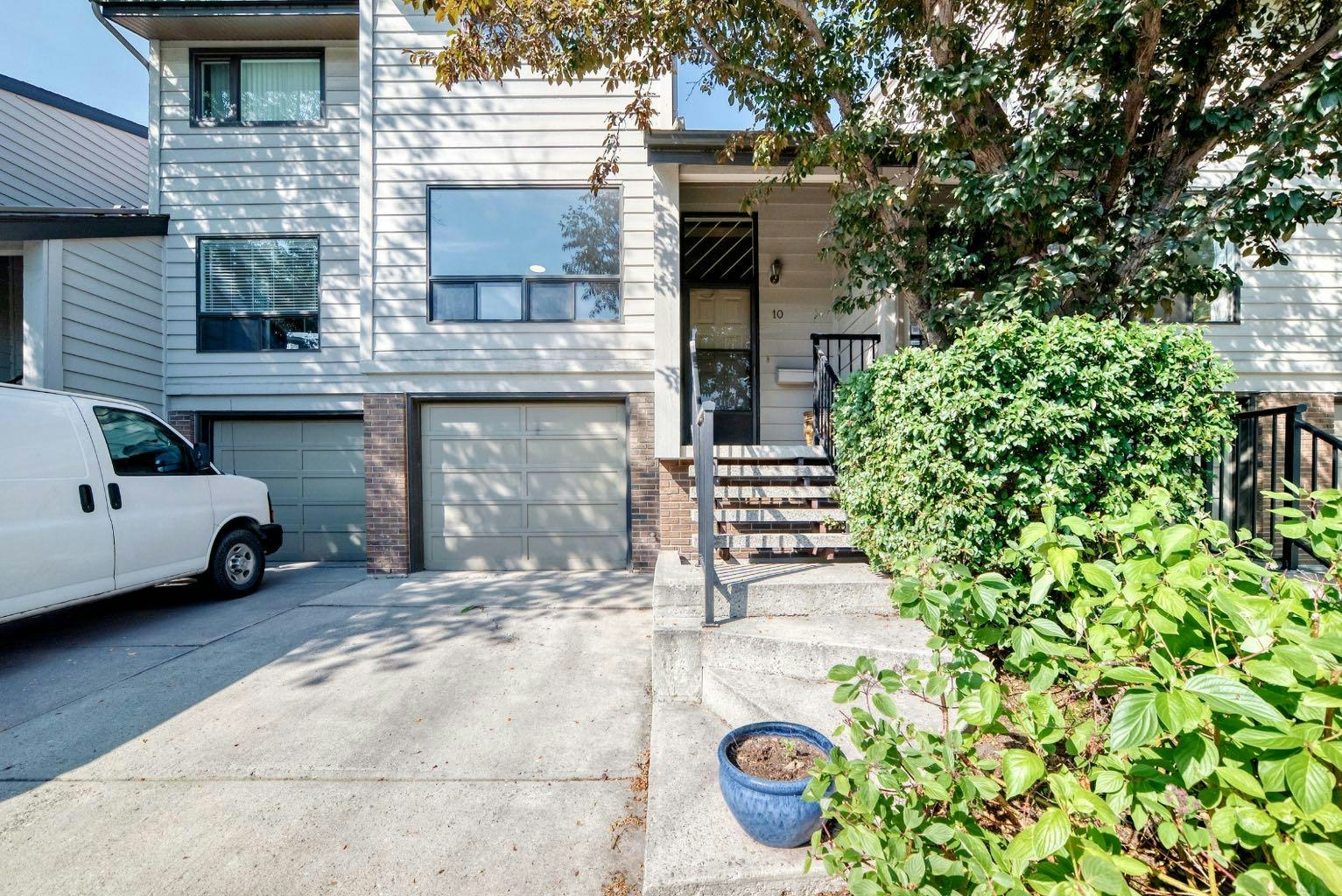 10-3302 50 Street NW, Calgary, AB, T3A 2C6