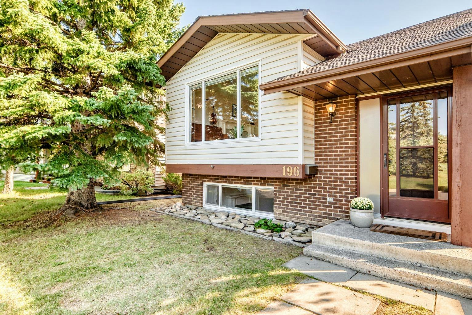 196 Edgedale Way NW, Calgary, AB, T3A 2P9