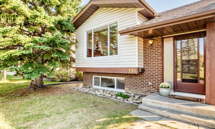 196 Edgedale Way NW